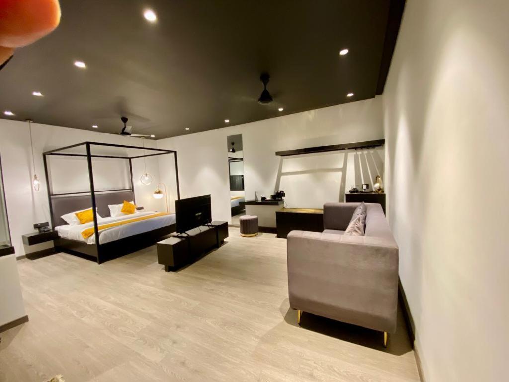 Madhav'S Lap Of Luxury Otel Muradabad Dış mekan fotoğraf